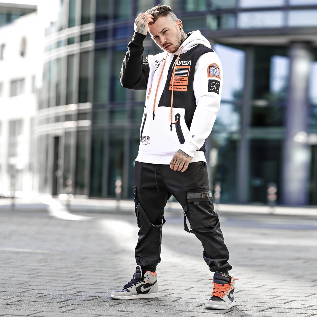 Sweat Capuche Nasa Half Limited Edition Noir Blanc Détails Orange Fluo - Final Club 7 Sweat Capuche Nasa Half Limited Edition Noir Blanc Détails Orange Fluo - Final Club – Image 5