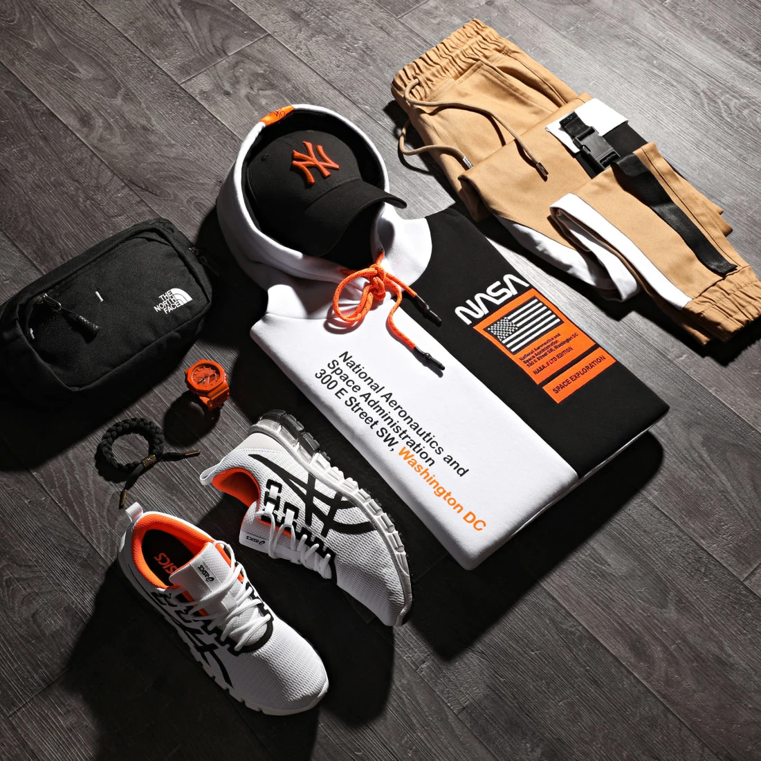 Sweat Capuche Nasa Half Limited Edition Noir Blanc Détails Orange Fluo - Final Club 10 Sweat Capuche Nasa Half Limited Edition Noir Blanc Détails Orange Fluo - Final Club – Image 8