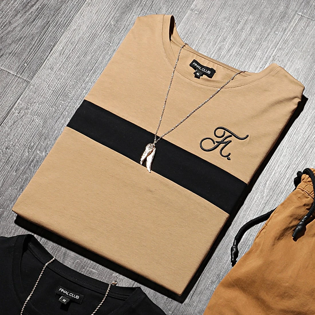 Tee Shirt Bicolore Avec Broderie 441 Noir Camel - Final Club | Style et Confort 5 Tee Shirt Bicolore Avec Broderie 441 Noir Camel - Final Club | Style et Confort – Image 3