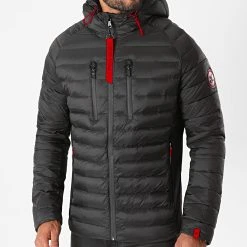 Doudoune Capuche Premium Tech Noir Rouge de Final Club - Le Moins Cher ⭐