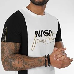 Vente Flash - Tee Shirt Nasa Final Edition Noir Blanc de Final Club - Détails Or -Final Club Soldes final club 286773 FINAL 816 20211119T140259 04