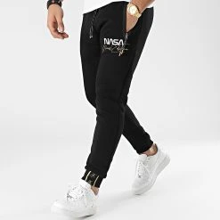 Pantalon Jogging Nasa Final Edition Noir Blanc | Détails Or | Final Club 10 Pantalon Jogging Nasa Final Edition Noir Blanc | Détails Or | Final Club -Final Club Soldes final club 290293 FINAL 817 20220121T153411 03